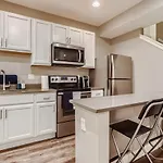 Central Park - 28Th Place Apt